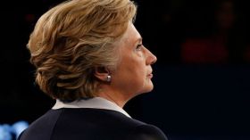 استطلاع لرويترز يظهر تقدم كلينتون بقوة على ترامب