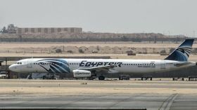 حقيبة مشبوهة بطائرة مصرية متجهة صوب باريس