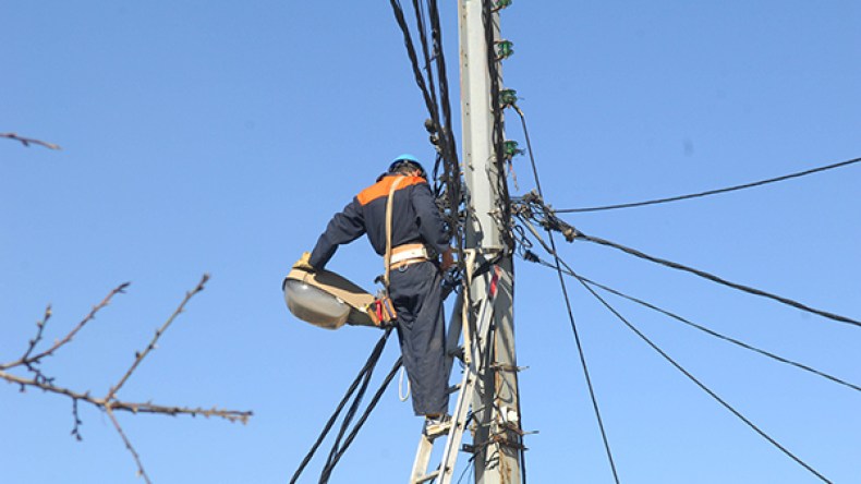 قاطنو المجمّعات السكنية الجديدة بتيزي غنيف يطالبون بالكهرباء الريفية