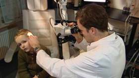 توفير أطباء للتشخيص المبكر للصم لدى الأطفال لضمان رعاية أفضل