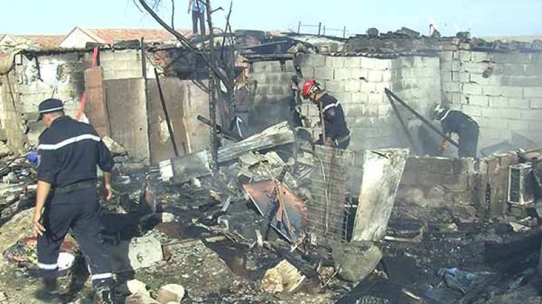 حريق مهول يأتي على بيوت قصديرية بسيدي بلعباس