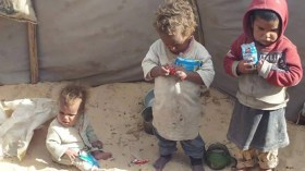 أطفال لا يعرفون  المدرسة ونساء يلدن في العراء