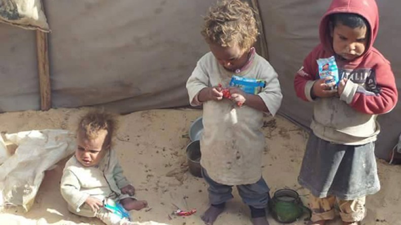 أطفال لا يعرفون  المدرسة ونساء يلدن في العراء