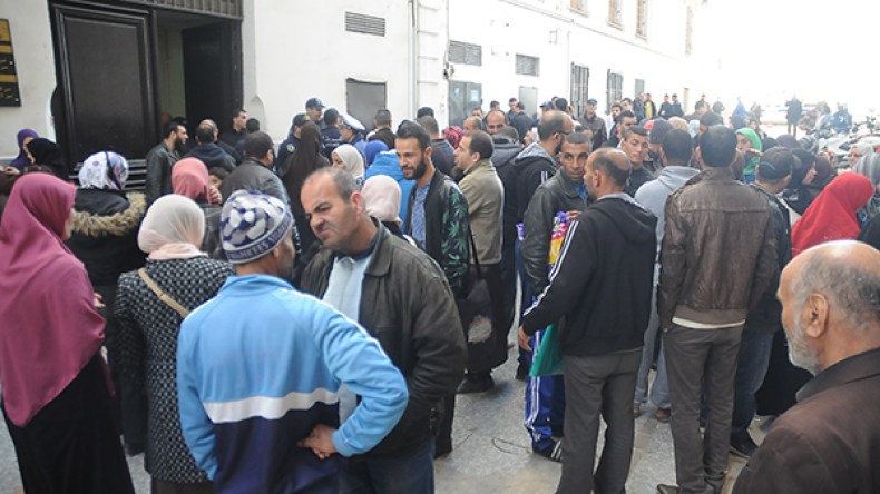 مُقصون من الترحيل ومكتتبو السكن التساهمي يحتجون بمقر ولاية الجزائر