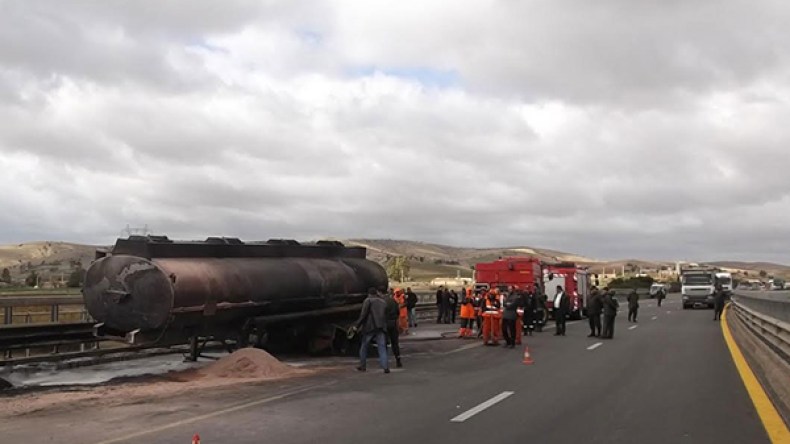 قتيلان في اصطدام شاحنة بـ 9 سيارات بعين الدفلى