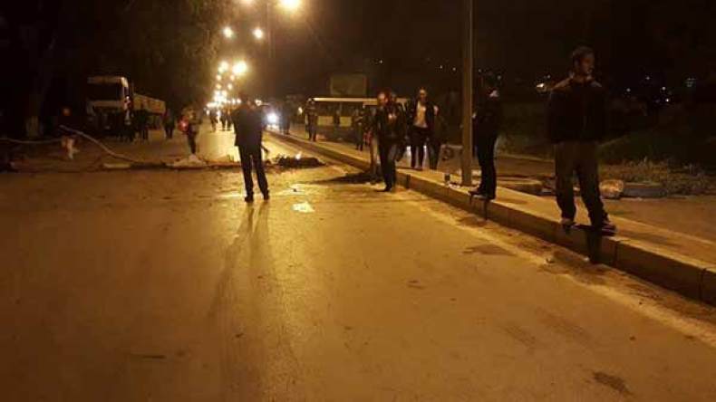 المستفيدون من 145 وحدة سكنية يغلقون الطريق ببجاية