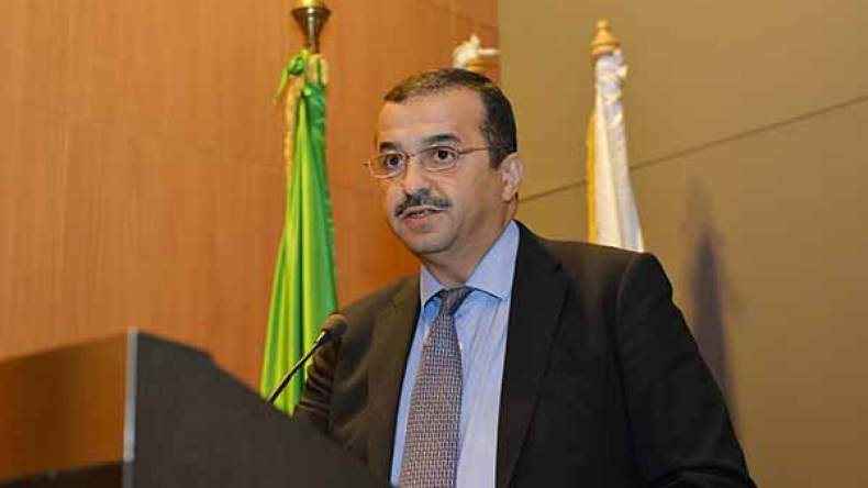 المدير العام لسونلغاز يسلم عقود توظيف 48 متربصا بالتكوين المهني بإيليزي