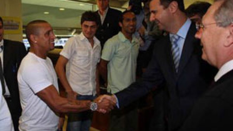 صحفي إسرائيلي يطارد الأسد في الهند