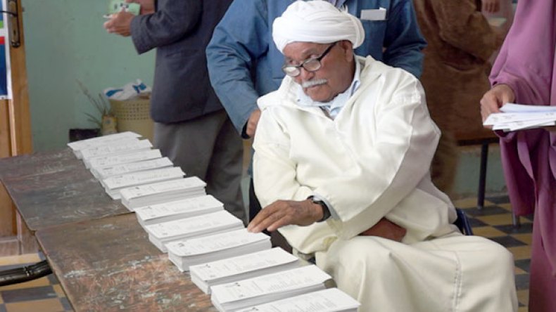 الشيخ لخضر من تيارت.. حين يقاوم الواجب الانتخابي الشلل!