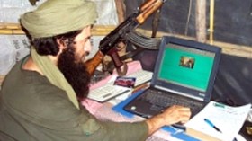 محاولة الضغط على الرأي العام.. وأنصار “القاعدة” يتبرؤون