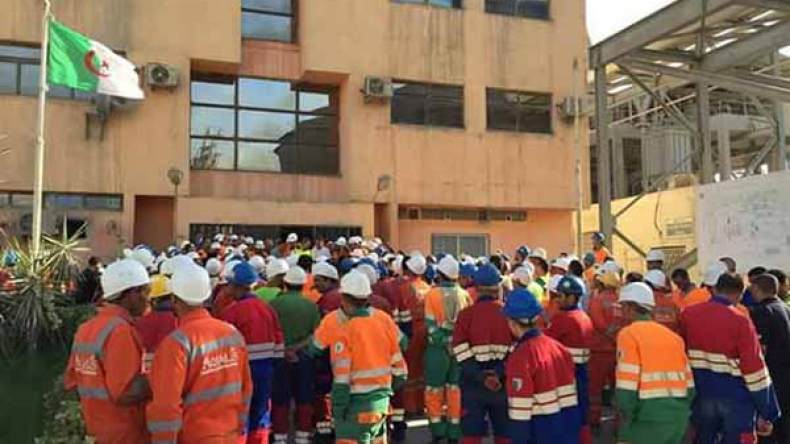 مطالب بإيقاف سلسلة التوقيفات الجماعية في مصنع لافارج