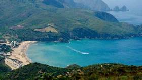 سيدي الصيد.. صخرة عملاقة بشكل أسد وسط البحر