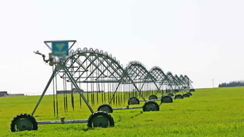 300 جهاز رش محوري لسقي 9 آلاف هكتار ومواجهة الجفاف