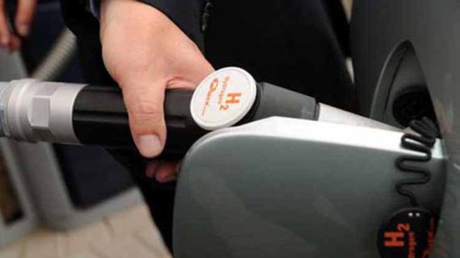 باحثون ألمان على وشك تصنيع الوقود من الماء والضوء