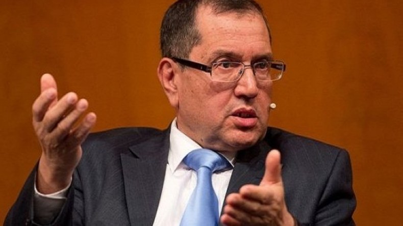 الجزائر تقترح خفض إنتاج أوبك بـ1.1 مليون برميل يوميا