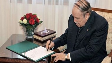 Le président de la République signe 5 décrets présidentiels