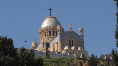 ‭ ‬Le tribunal de Larbâa Nath Irathen va trancher dans l’affaire des français qui ont financé la création d’une église