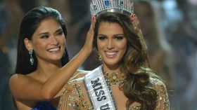 طبيبة أسنان تفوز بلقب ملكة جمال الكون