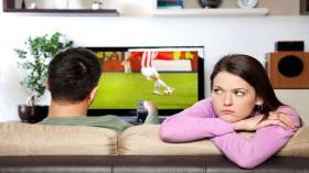 زوجات يهددن أزواجهن.. إما أنا أو هي؟!