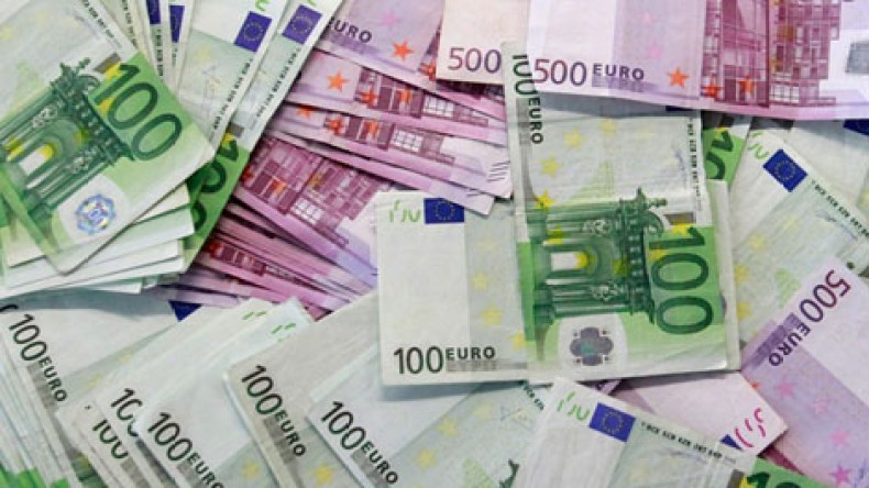 حجز 13700 أورو غير مصرح بها في المطار