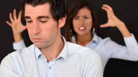 لهذه الأسباب يخفي الزوجان مشاكل الأهل عن بعضهما؟