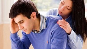 أصبحت غيرته عليك لاتطاق.. إليك الحل!