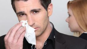 لماذا يخفي الرجل نقاط ضعفه عن شريكته؟!