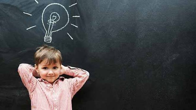 كيف تتعاملين مع طفلك الفضولي كثير الأسئلة؟