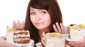 أطعمة تساعدك على التقليل من تناول الحلويات.. ماهي؟