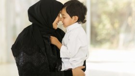 أجمل ما خطته أيادي الشعراء عن الأم