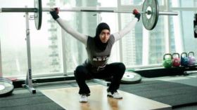 دراسات حديثة تكشف أهمية رفع الأثقال للنساء