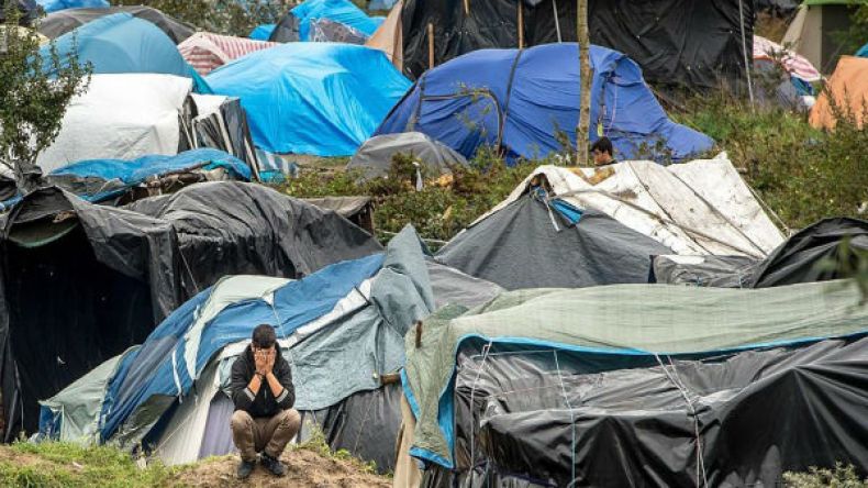 فرنسا تغري اللاجئين بحوافز مادية لترحيلهم