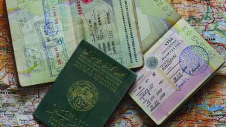 تفكيك شبكة مختصة في تزوير ملفات التأشيرة يقودها تاجر بتلمسان