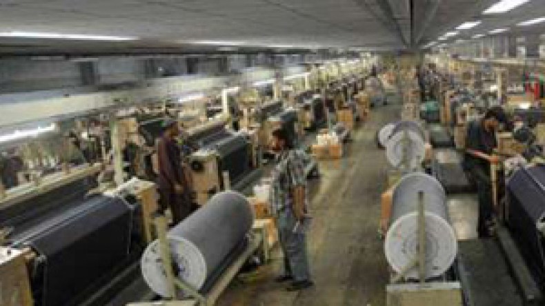 الحكومة تخصص 13500 مليار سنتيم لإعادة بعث قطاع النسيج والجلود