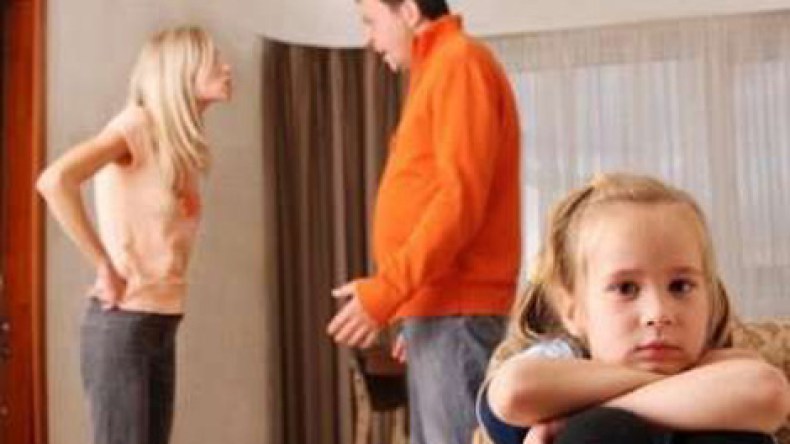 كيف‭ ‬أوقف‭ ‬الحرب‭ ‬التي‭ ‬إشتعلت‭ ‬بين‭ ‬والديّ‭ ‬لأجلي؟‭ ‬