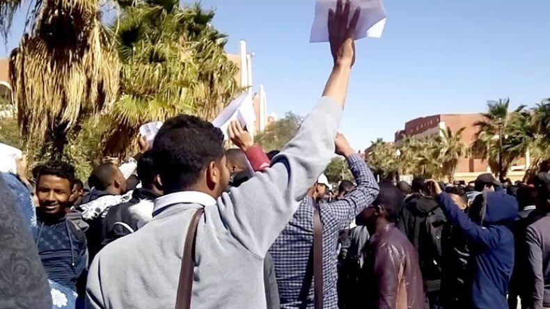 غضب شعبي عقب توظيف طاقم كامل من خارج ولاية أدرار