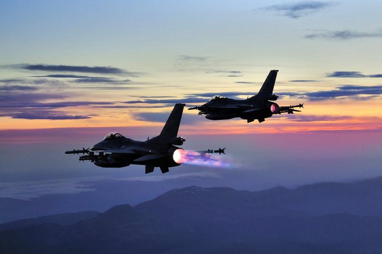 Un avion de l’armée syrienne abattu à Idlib par la Turquie