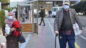 لقاح كورونا يقسّم الجزائريين بين مؤيد ومعارض