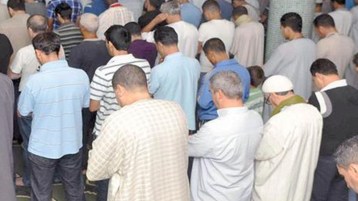 الأئمة بين الأجر الدنيوي‮ ‬والأجر الأخروي