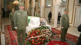 الجزائريون يبكون رحيل الثائر الرمز