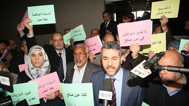 نواب تكتل الجزائر الخضراء يستقبلون سلال بمسيرة داخل البرلمان