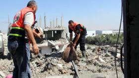 رجال الحماية المدنية في غزة البحث عن الحياه تحت الموت