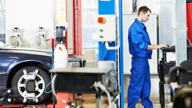 تجميد استيراد قطع غيار السيارات