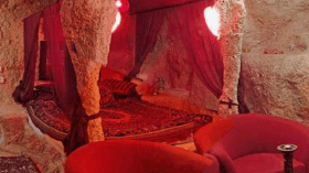 بيوت في الكهوف والمغارات.. جمال من نوع خاص