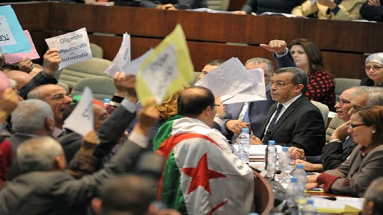 قانون المالية يعاقب المسنين والمعاقين..!