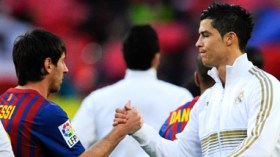 ميسي ورونالدو يلعبان في فريق واحد لمكافحة الأمراض والمخدرات