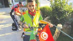 طفل يقطع 2000 كلم بين تونس والجزائر على متن دراجة