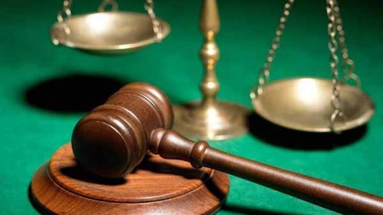 10 سيوف تجرّ طالبًا جامعيّا للمحاكمة والتغريم بـ5 ملايين