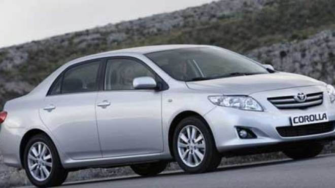 شبكة تزور وثائق سيارات “طويوطا” لإعادة بيعها