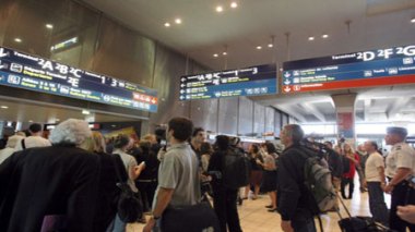 France : des Saoudiennes refoulées à l'aéroport à Paris pour refus d'ôter leur voile intégral
